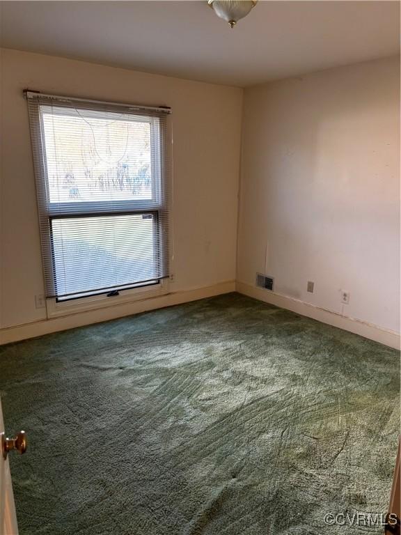 spare room with carpet flooring