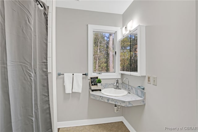 bathroom featuring sink