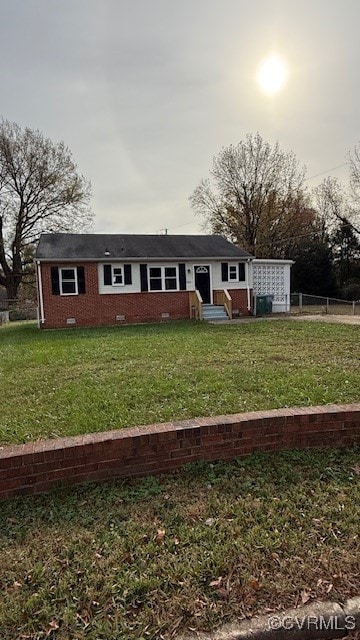 view of front of house featuring a front yard