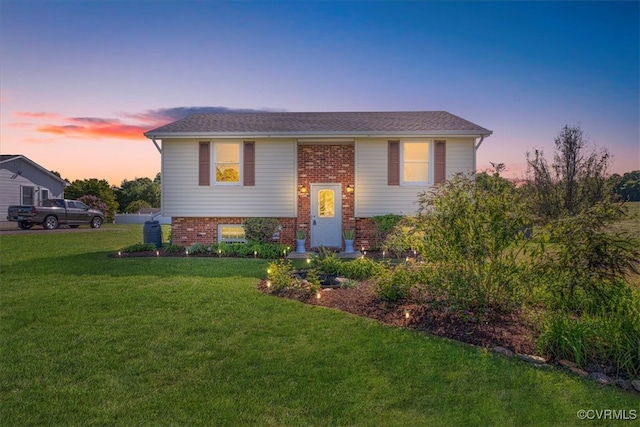 split foyer home with a yard