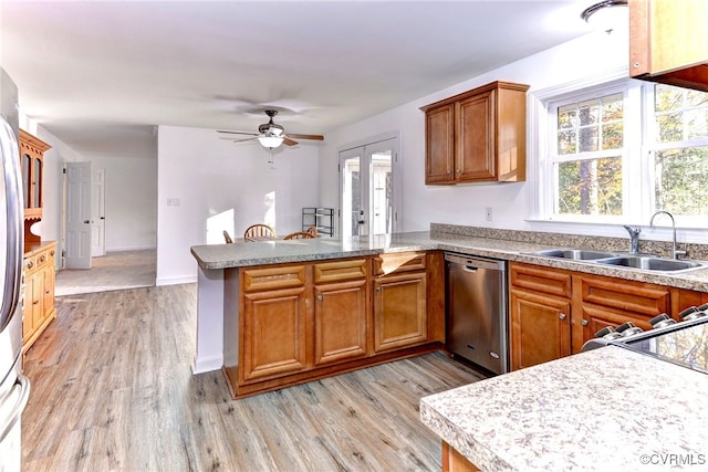 kitchen featuring sink, light hardwood / wood-style flooring, dishwasher, ceiling fan, and kitchen peninsula