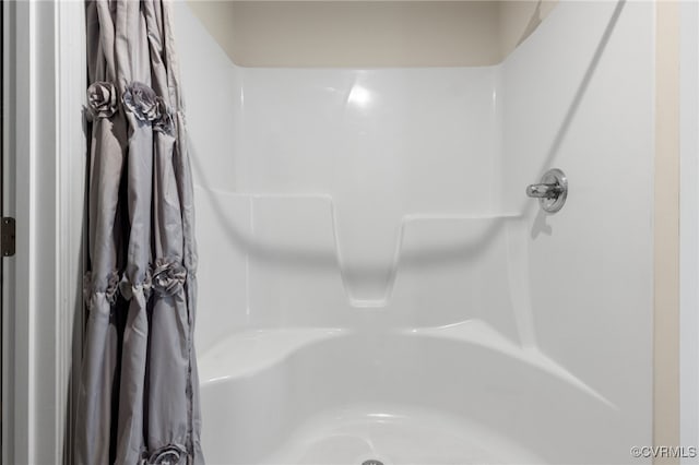 bathroom featuring a shower with curtain