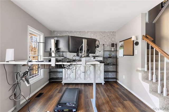 kitchen with kitchen peninsula and dark hardwood / wood-style flooring