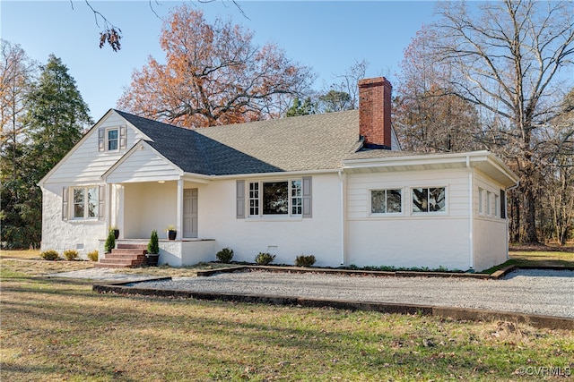 view of front of house with a front lawn