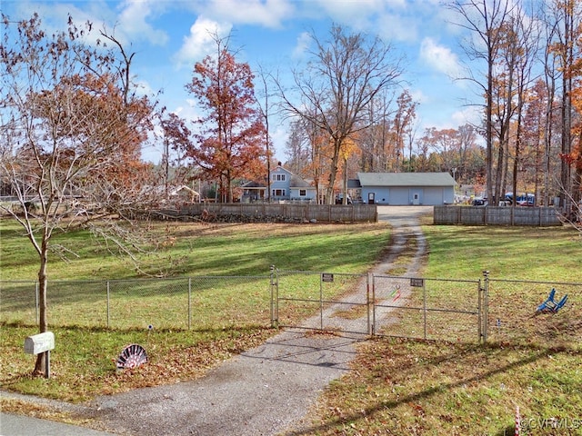 view of front facade featuring an outdoor structure and a front yard