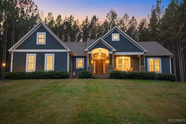 view of front of property featuring a yard