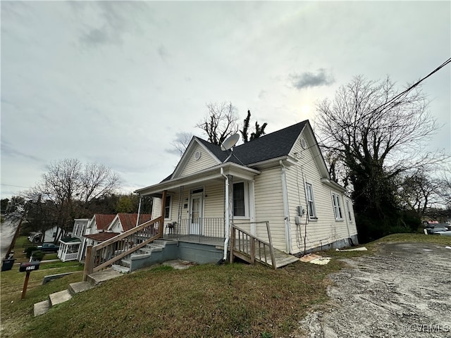 bungalow-style house with a porch and a front yard