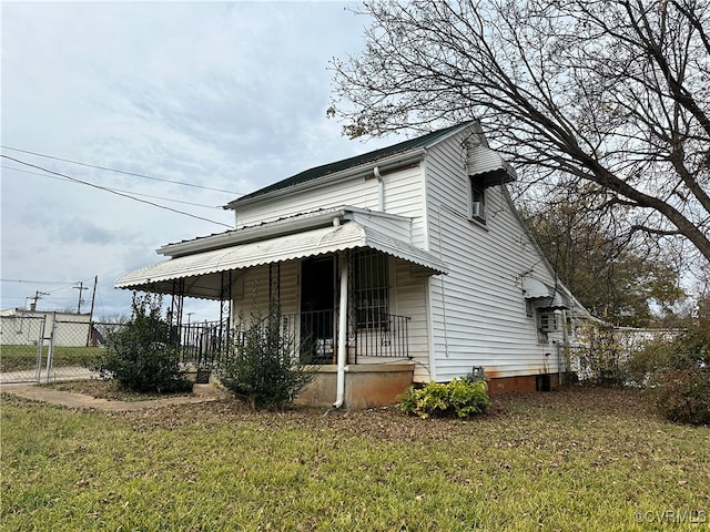 view of front of home featuring covered porch and a front lawn