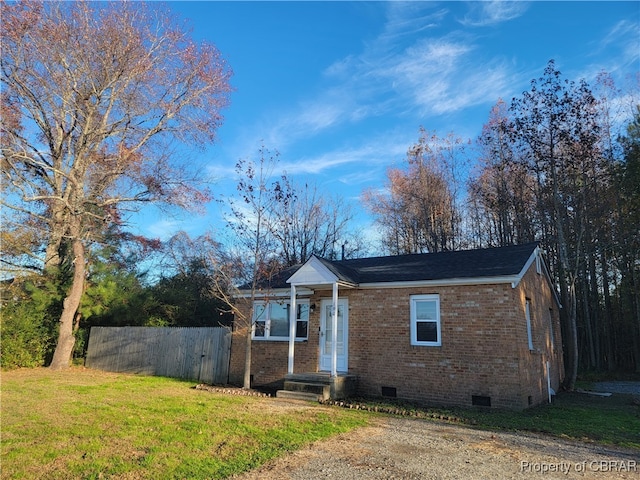 view of front of home with a front lawn