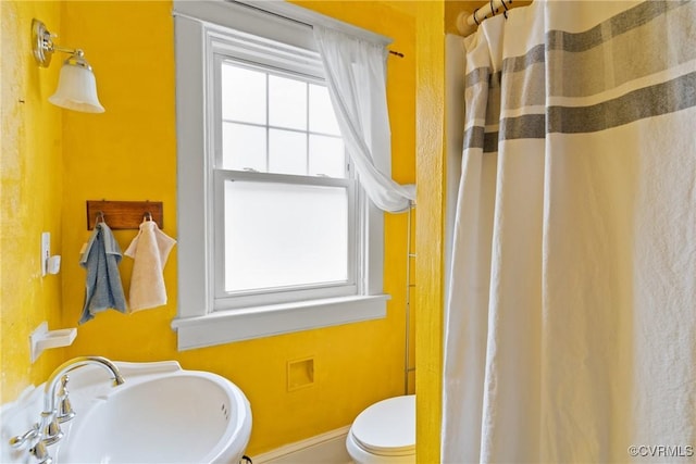 bathroom featuring toilet and sink