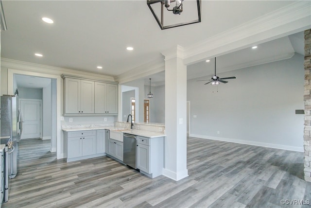 kitchen featuring ceiling fan, stainless steel appliances, light wood-type flooring, gray cabinets, and ornamental molding