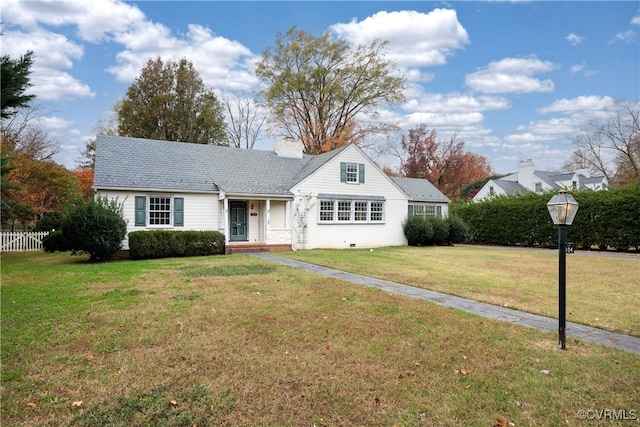 view of front of property with a front lawn