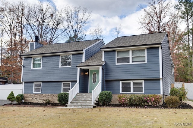 split foyer home featuring a front lawn