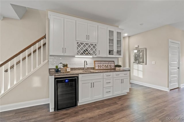 6416 Sanford Springs Cv, Midlothian, VA 23112 - indoor wet bar featuring beverage cooler, dark wood-type flooring, tasteful backsplash, stairway, and recessed lighting