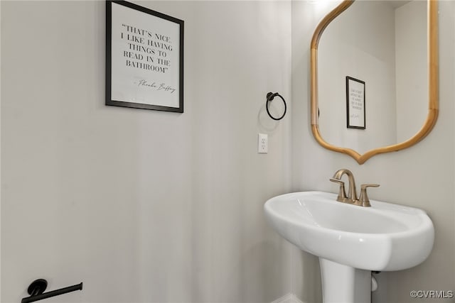 bathroom featuring sink