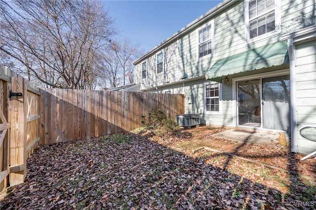 view of yard with central AC unit