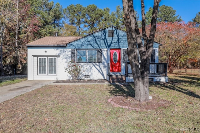 view of front facade with a front yard