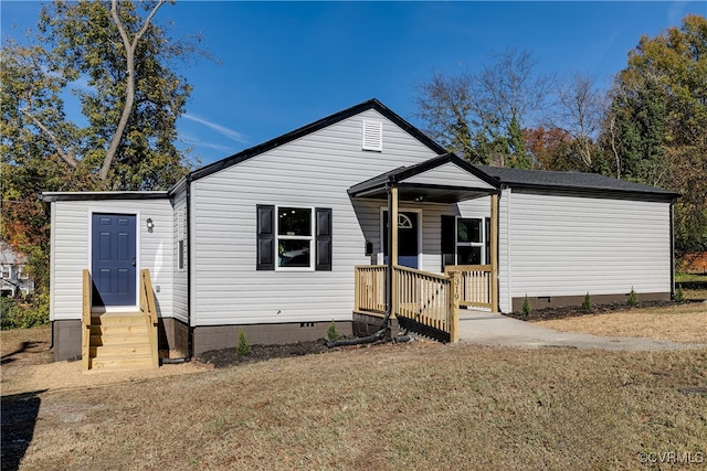 view of front facade featuring a front yard