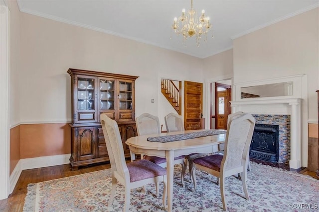 dining room with crown molding, dark hardwood / wood-style flooring, and an inviting chandelier