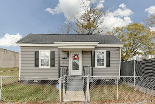 view of front of home featuring a front yard