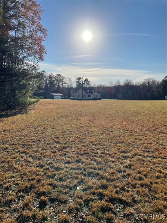 view of yard featuring a rural view