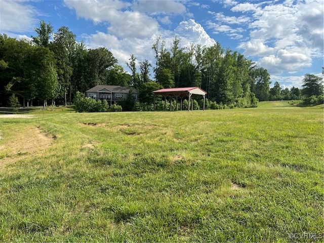 view of yard featuring a rural view