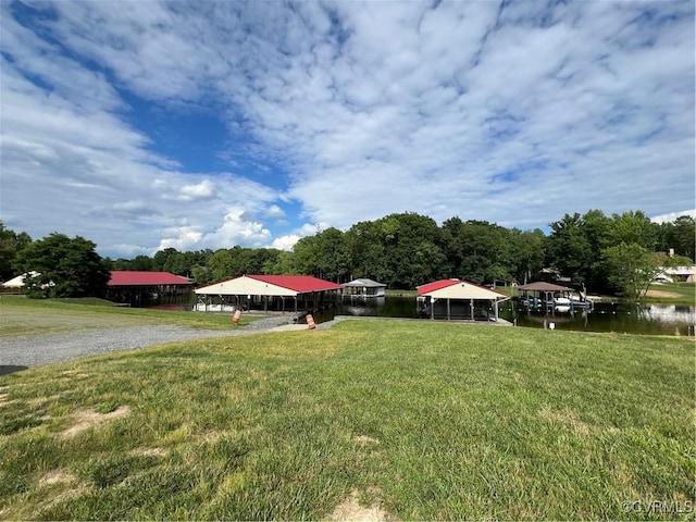 view of yard featuring a water view