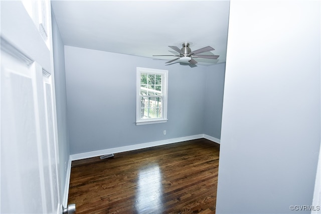 empty room featuring dark hardwood / wood-style floors and ceiling fan