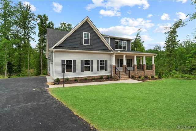 craftsman-style house featuring a front lawn and a porch