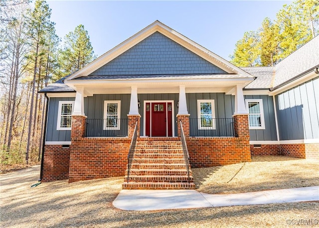 view of front facade with covered porch