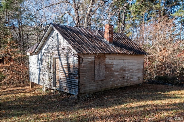 view of outdoor structure featuring a lawn