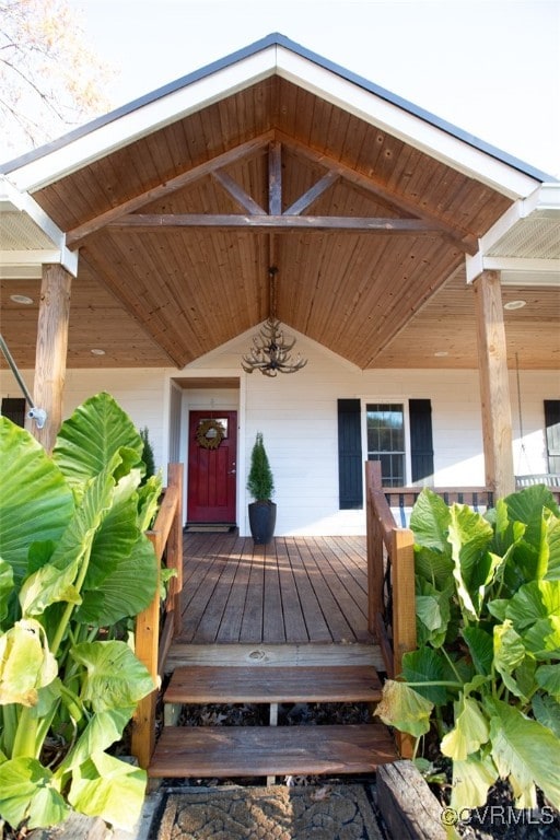 entrance to property featuring a porch