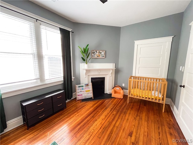 sitting room with light hardwood / wood-style flooring