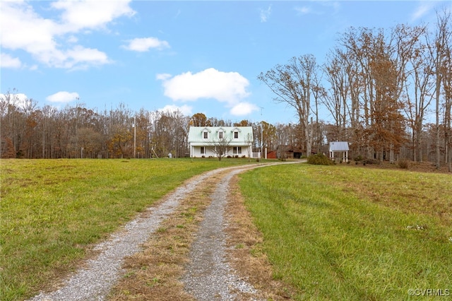 view of front facade featuring a front yard