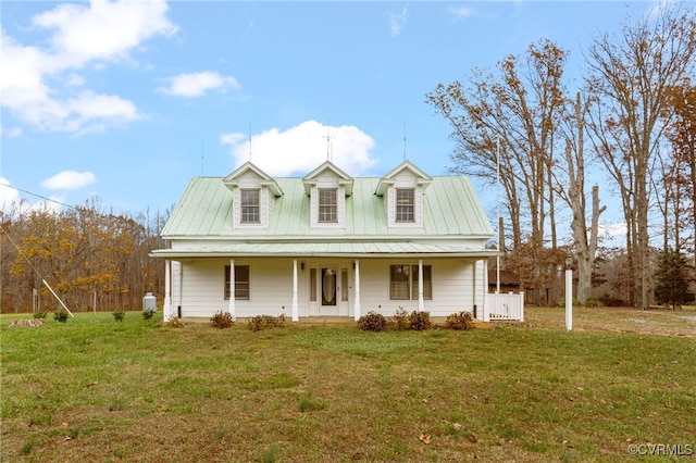 view of front of property featuring a front lawn