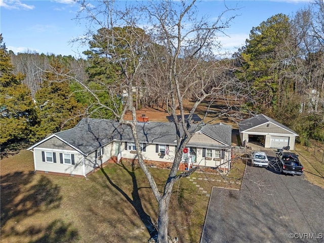 view of front facade with a front yard