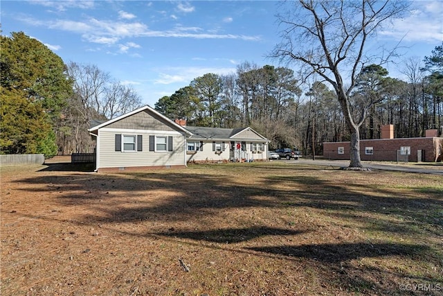 view of front facade featuring a front lawn