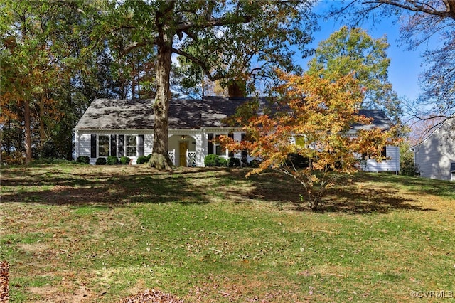 view of front of property with a front yard