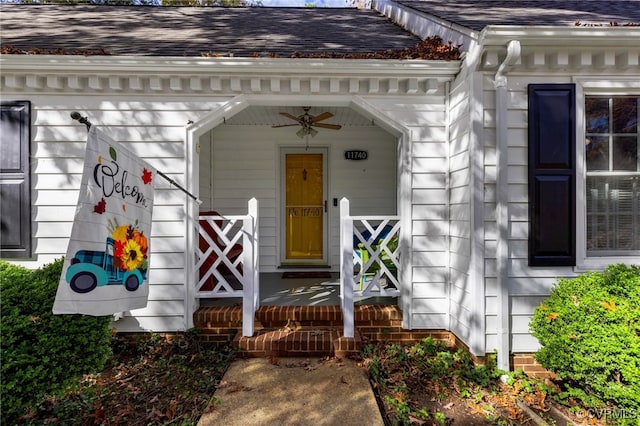 doorway to property with ceiling fan