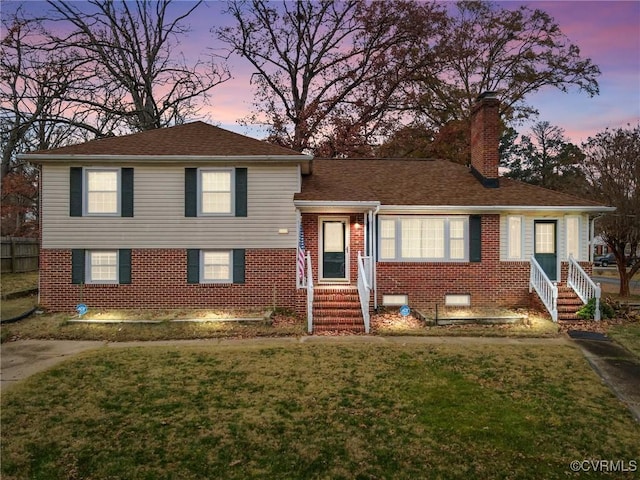 view of front of property with a lawn