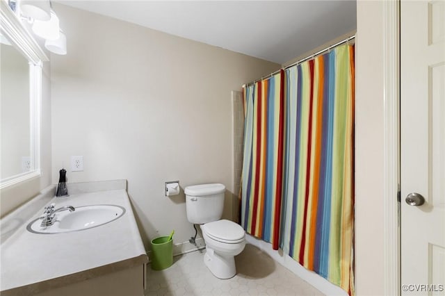 bathroom with a shower with shower curtain, vanity, and toilet