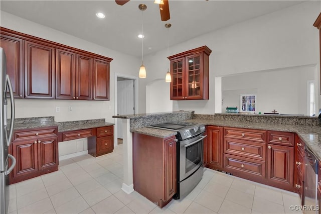 kitchen with kitchen peninsula, ceiling fan, stainless steel appliances, and decorative light fixtures