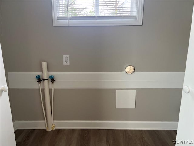 room details with hardwood / wood-style flooring