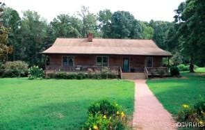 view of front of house featuring a front lawn