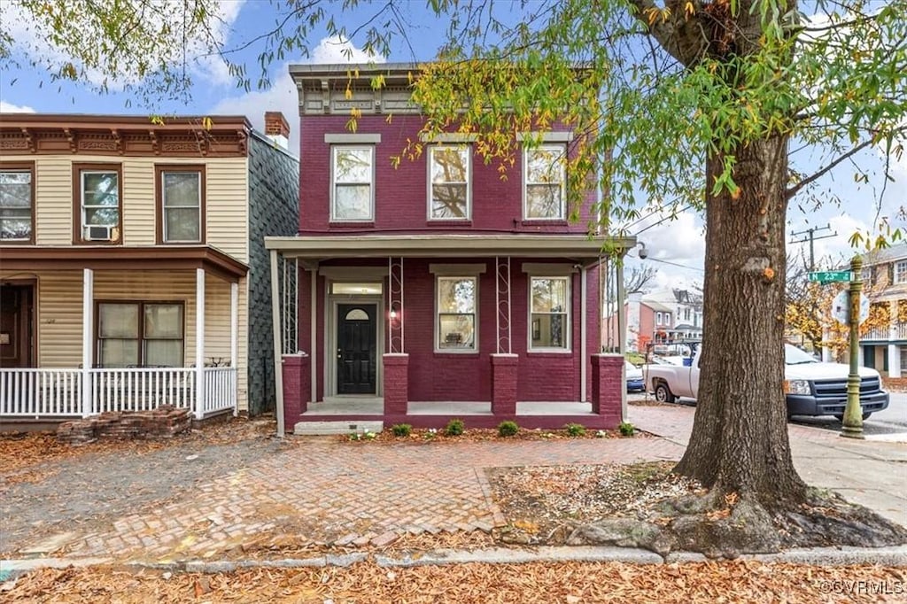 view of front of property with covered porch