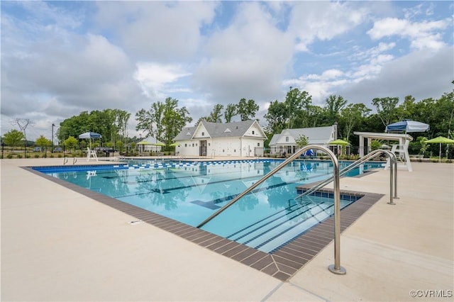 2013 Farmstead Mill Ct, Glen Allen, VA 23059 - community pool with a patio area