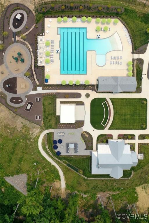 2013 Farmstead Mill Ct, Glen Allen, VA 23059 - aerial view of property and surrounding area featuring a pool