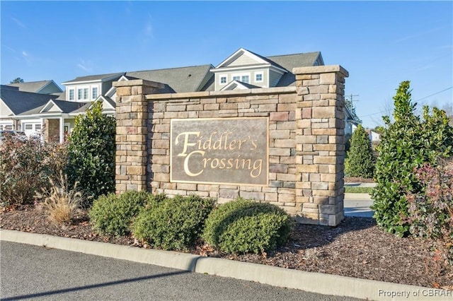 view of community / neighborhood sign