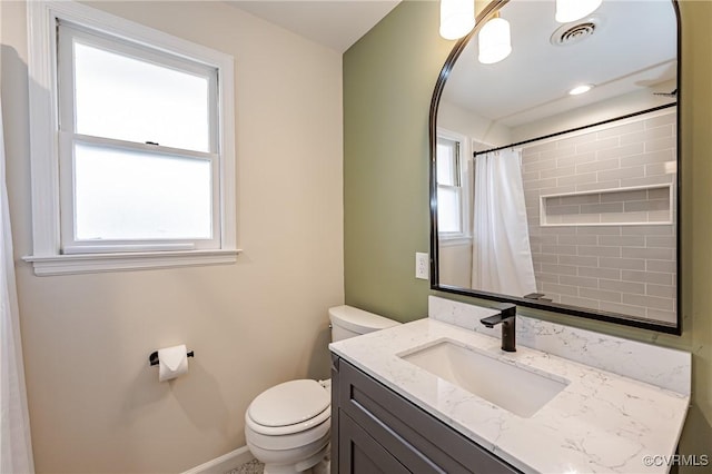 full bathroom with visible vents, toilet, curtained shower, baseboards, and vanity