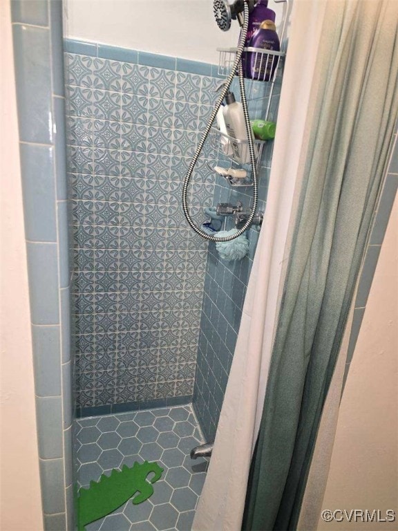 bathroom with walk in shower